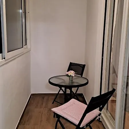 Greenline Apartment *