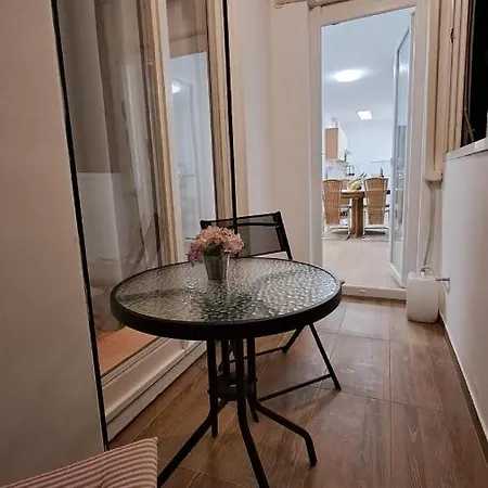 Greenline 아파트 풀라