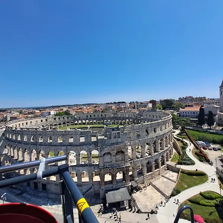 Greenline 아파트 풀라